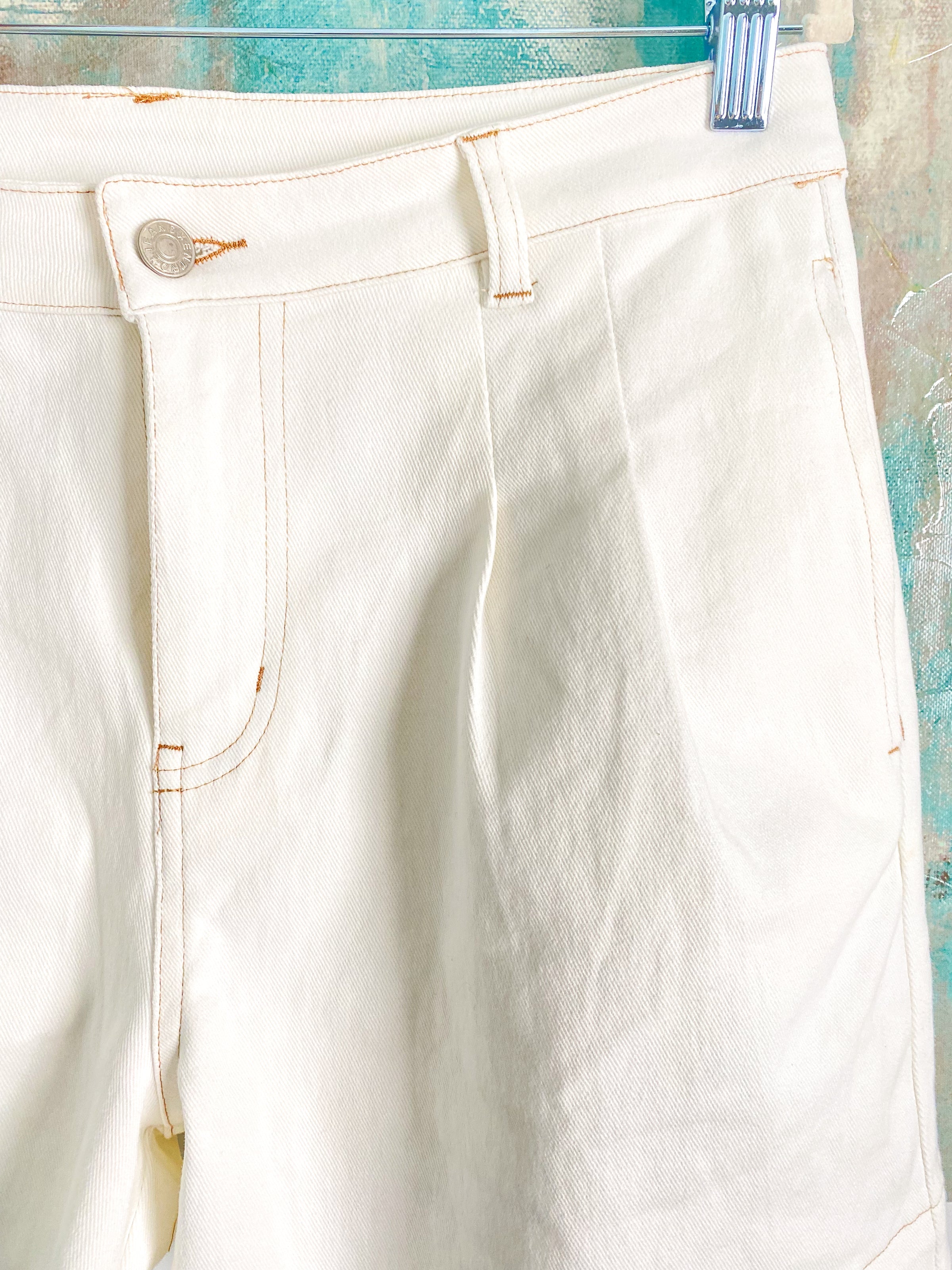 'Day Plans' Off White Pleated Shorts
