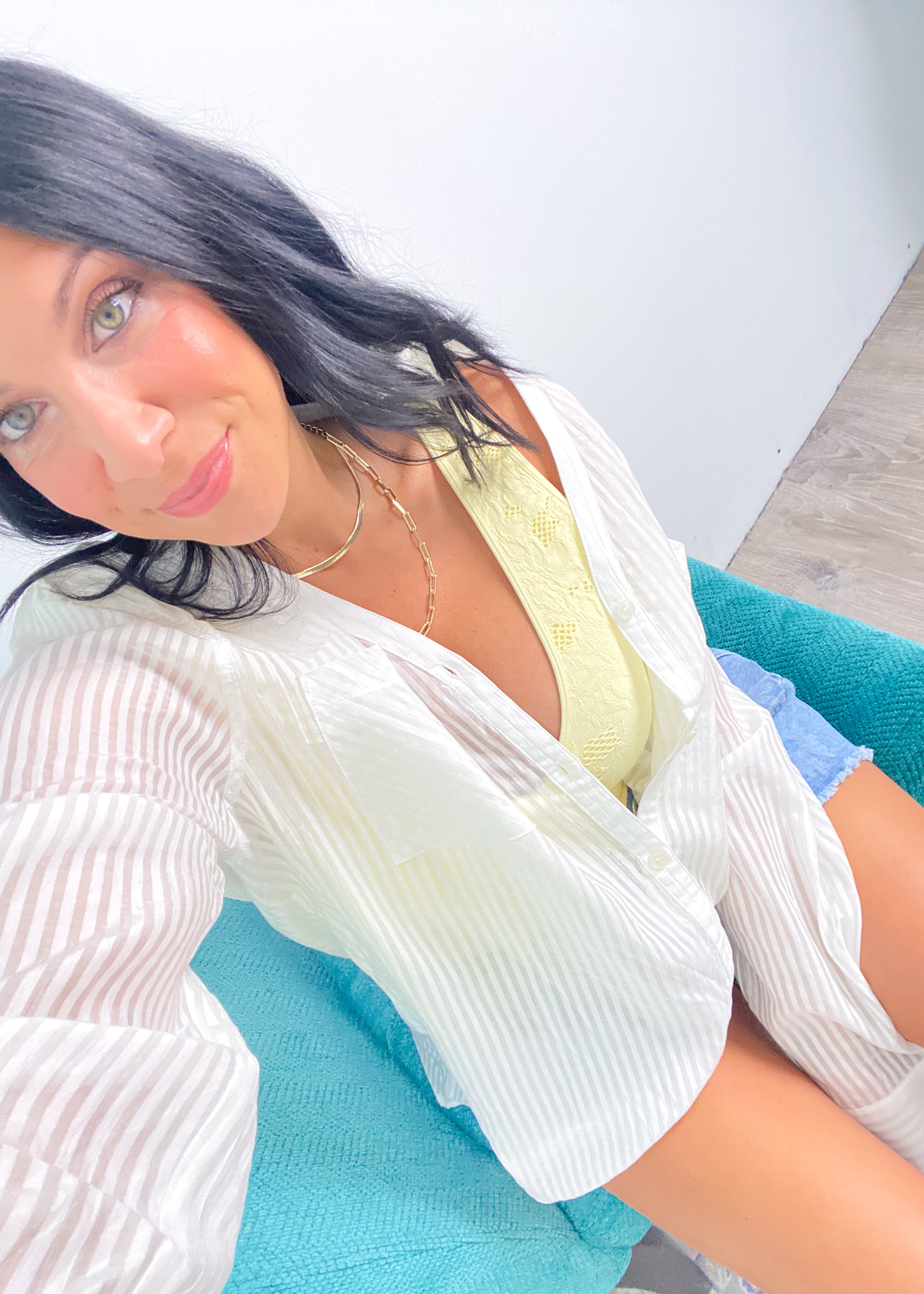 'Catch Flights' Butter Yellow V-Neck Lace Seamless Crop Tank